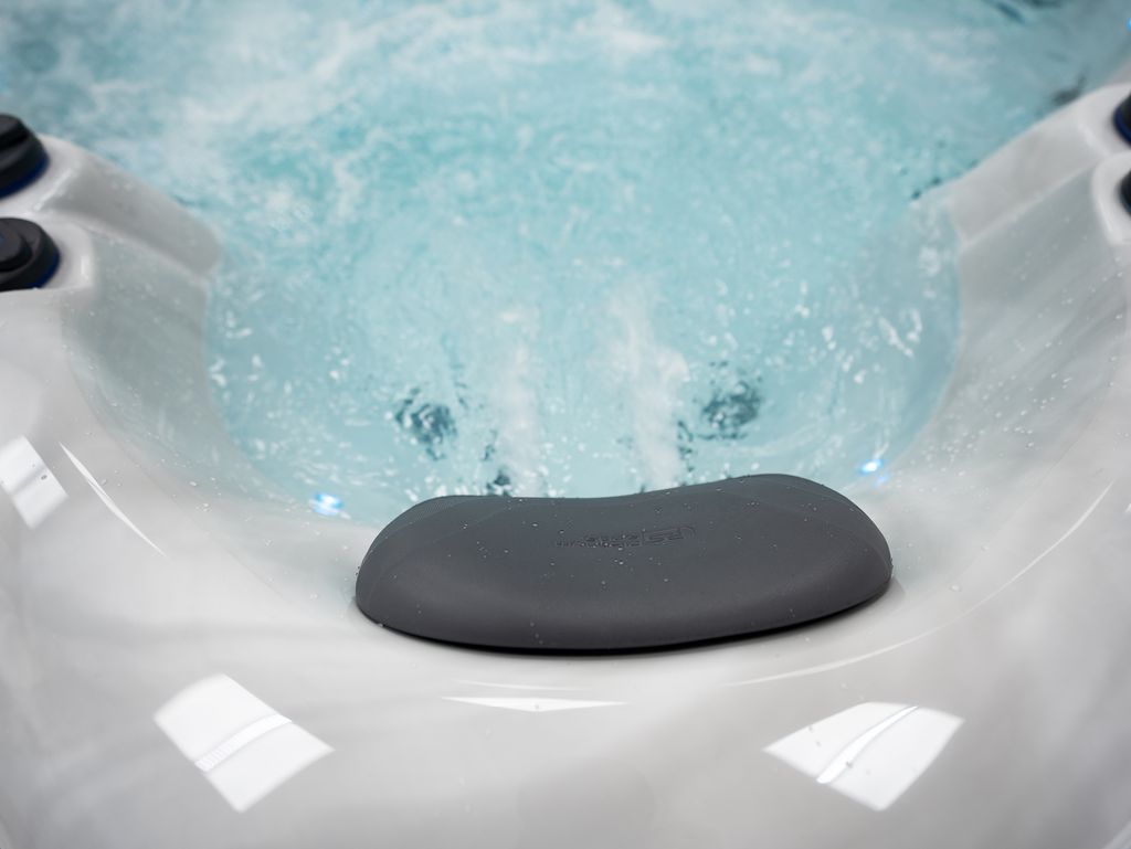 Platinum Spas Premium Oslo <br/> (64 jets / - lounge)