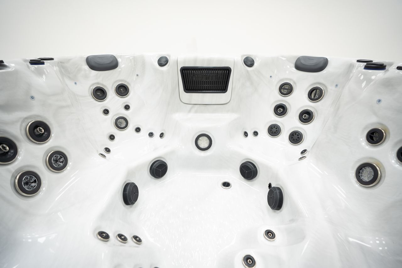 Platinum Spas Premium Oslo <br/> (64 jets / - lounge)